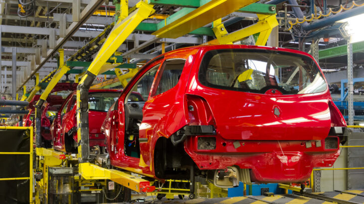 自動車工場の特徴とは？　求人の雇用形態や仕事内容を解説！